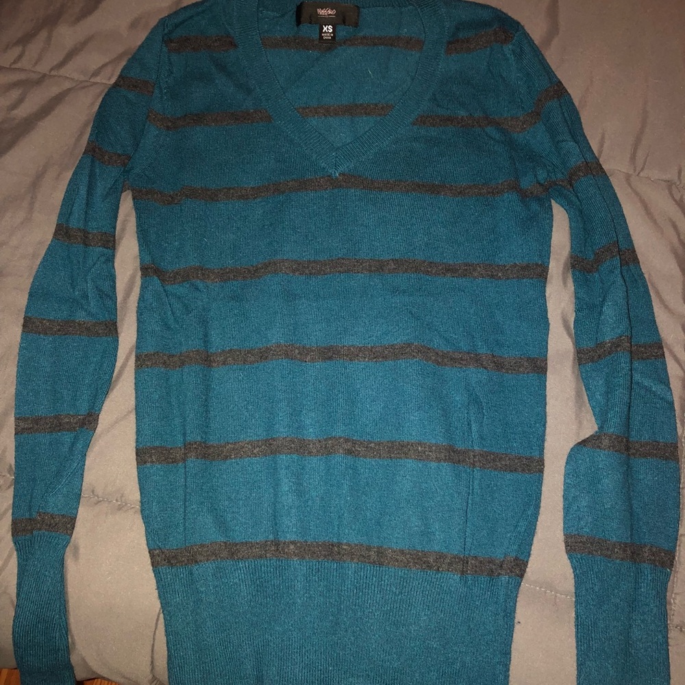 Blue/grey stripped sweater